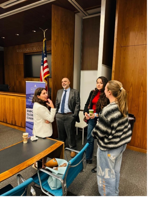 Students’ one-on-one discussion with the speaker